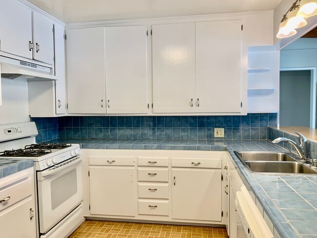 Building Photo - La Mesa - 3 Bedroom/2 bath House PLUS Detached Bonus Room, Garage and W/D