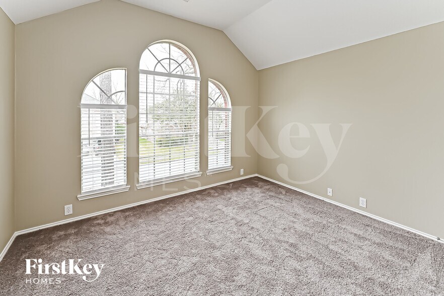 Building Photo - 18810 Summer Anne Dr