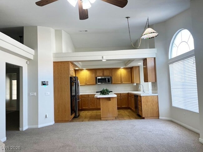 Building Photo - 16 Oak Hollow Ct