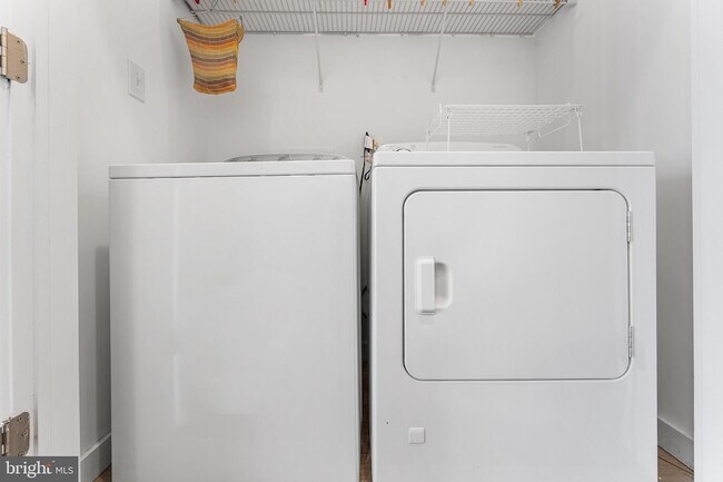 Building Photo - 2013 E York St