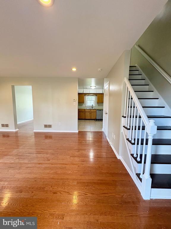 Building Photo - 106 Sunset Way