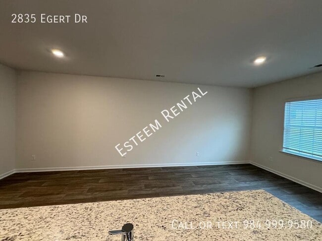 Building Photo - 2835 Egert Dr