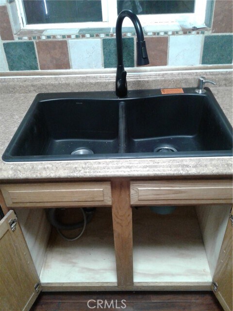 Building Photo - 924 W George St