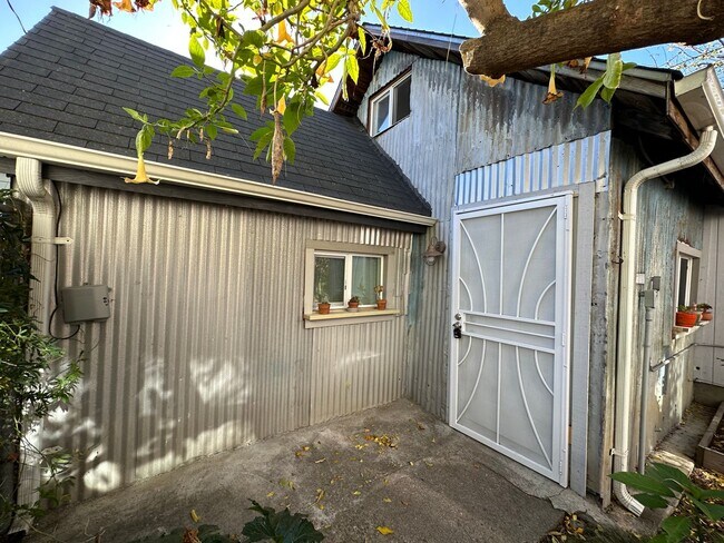 Building Photo - 855 52nd St