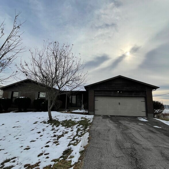 Parking for 4 cars in driveway - 18668 Olive Street Rd