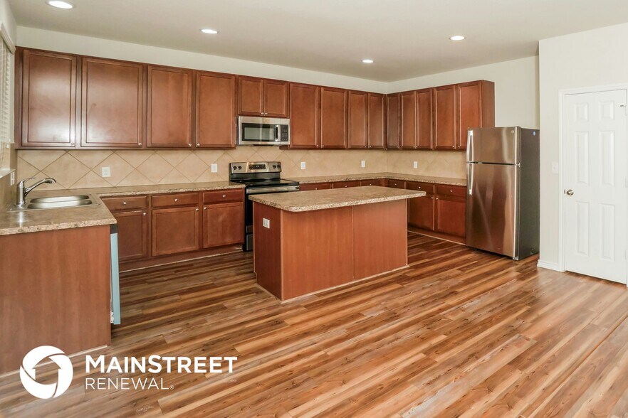 Building Photo - 11910 Fieldcrest Run