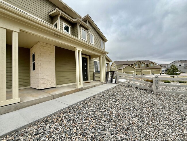 Building Photo - Beautiful Modern 3-Bedroom, 2.5 bath Townh...