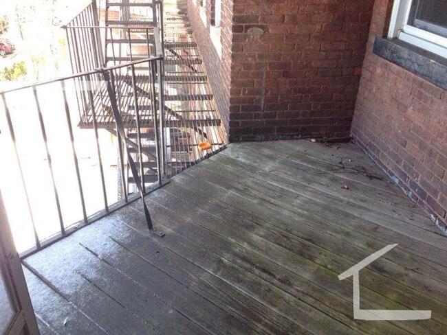 Building Photo - Great 2 bed AVAILABLE NOW!