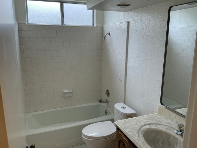Building Photo - Charming 4 Bedroom 2 Bath 2 Story Home in the City of Fullerton