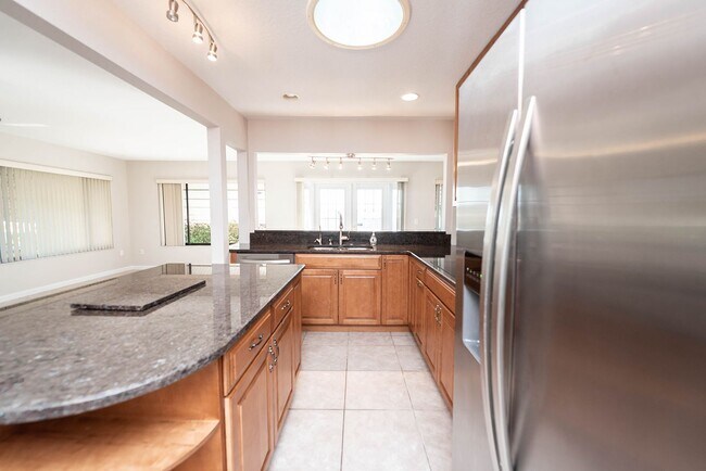 Building Photo - Welcome to this spacious three-bedroom, three-bath home in the heart of Palm Bay