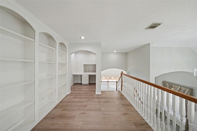 Building Photo - 5807 Bayberry Way