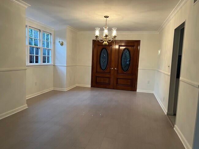 Building Photo - 217 Starlane Dr