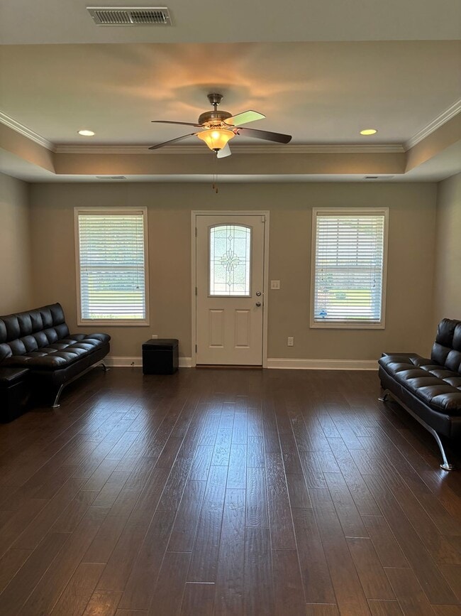 Building Photo - 531 Waterlily Dr
