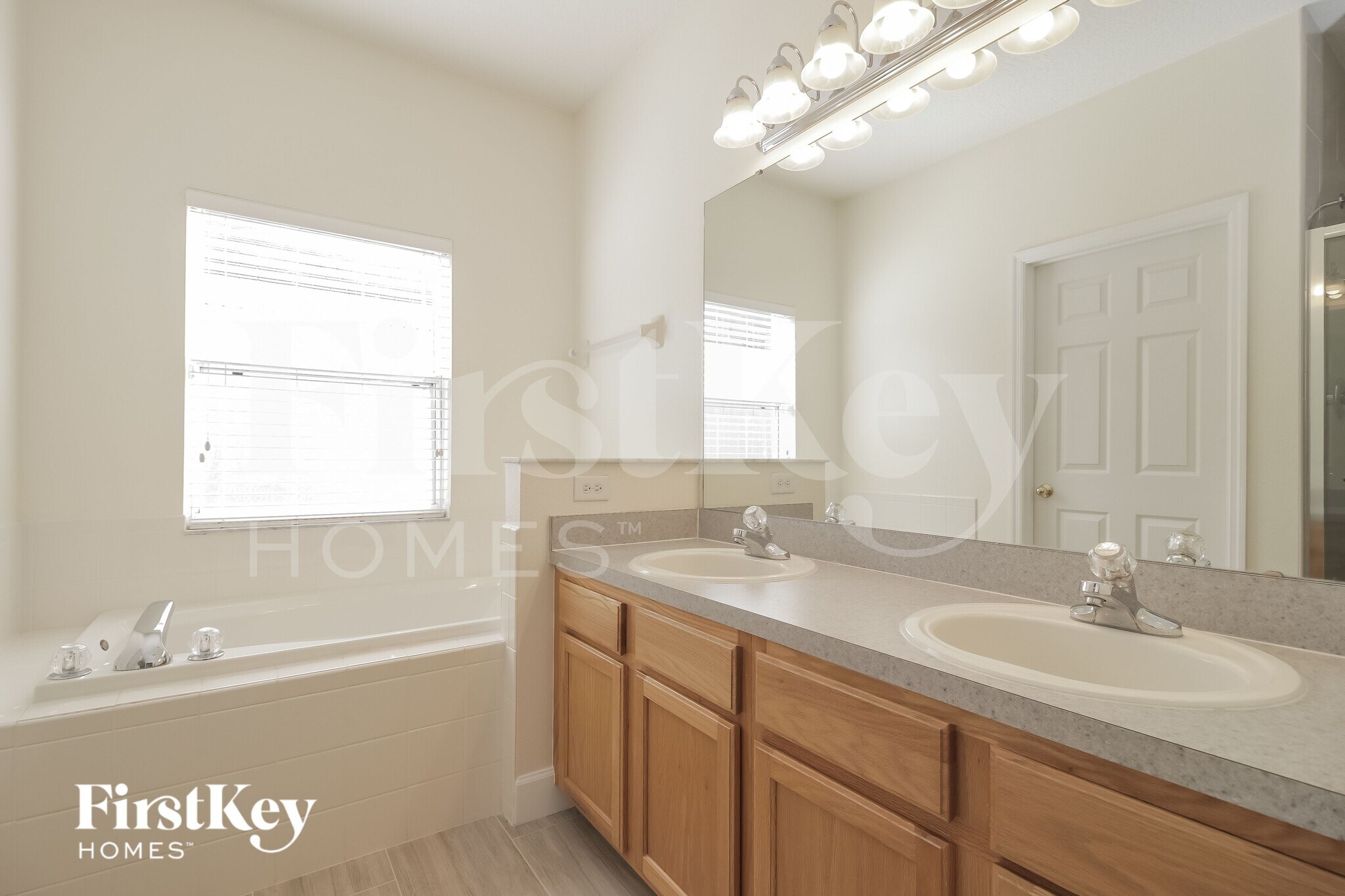 Building Photo - 12353 Accipiter Dr