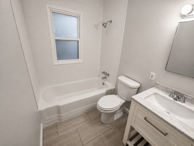 Building Photo - Move-In Ready 3BR Home in Desirable Euclid Location