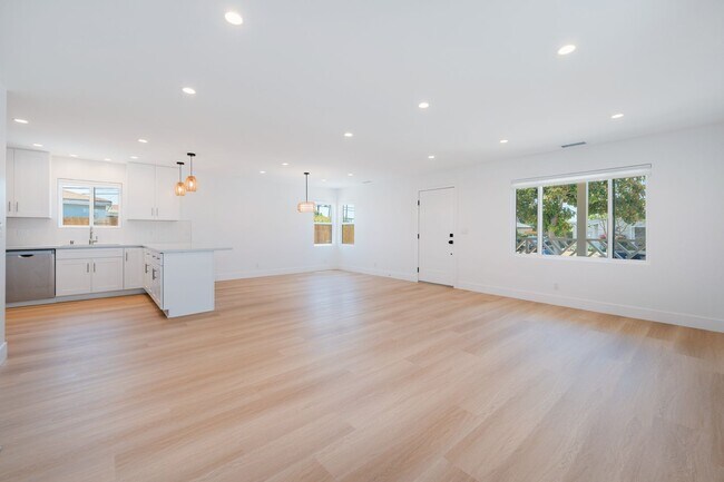 Building Photo - New Torrance Home!