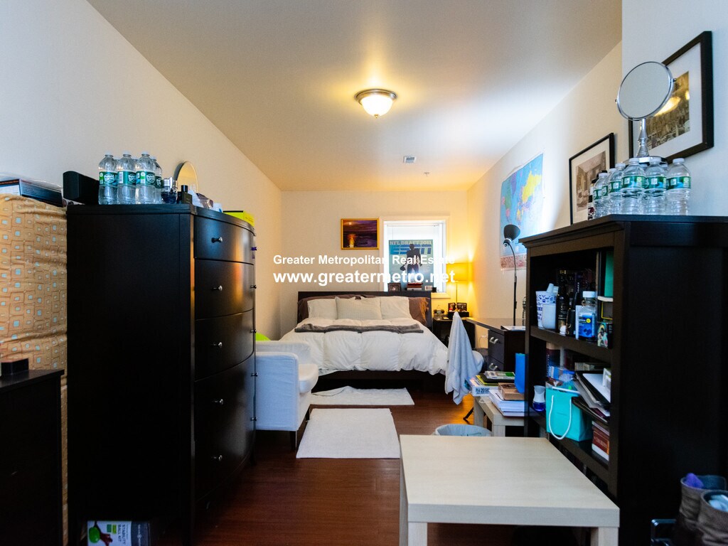 Building Photo - 41 Chelsea St