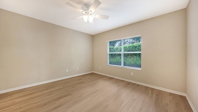 Building Photo - 2/2 plus den/office Villa in with a 2 car garage