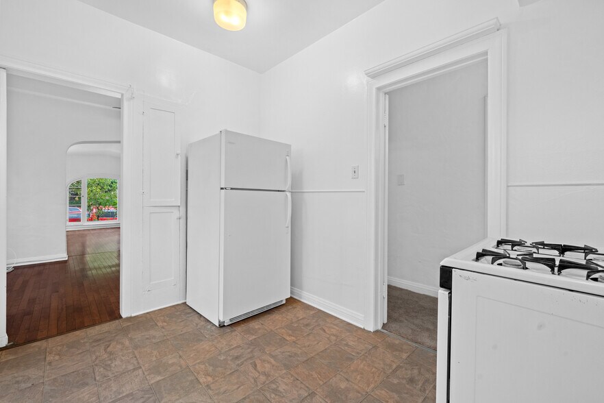 Building Photo - 429 N Gardner St