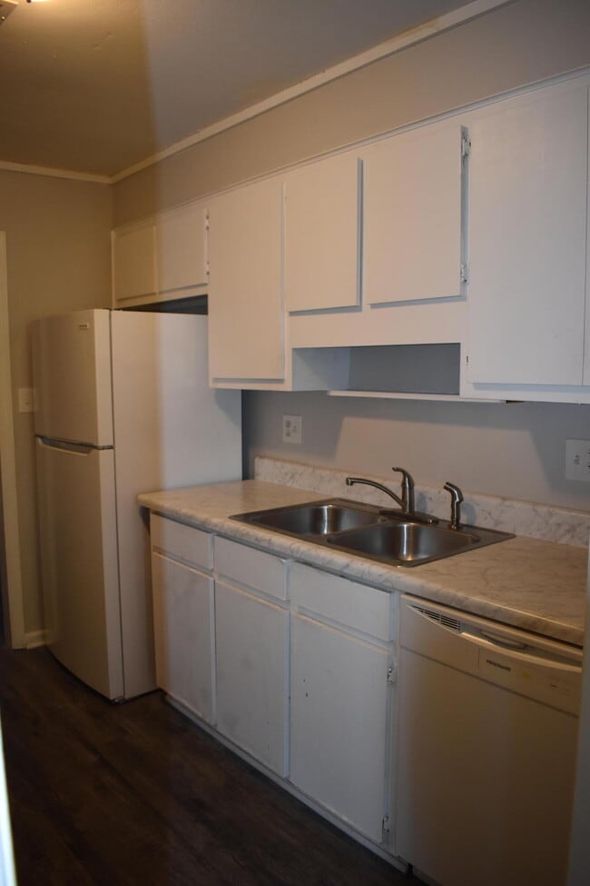 Building Photo - 135 Stoneybrooks Pl