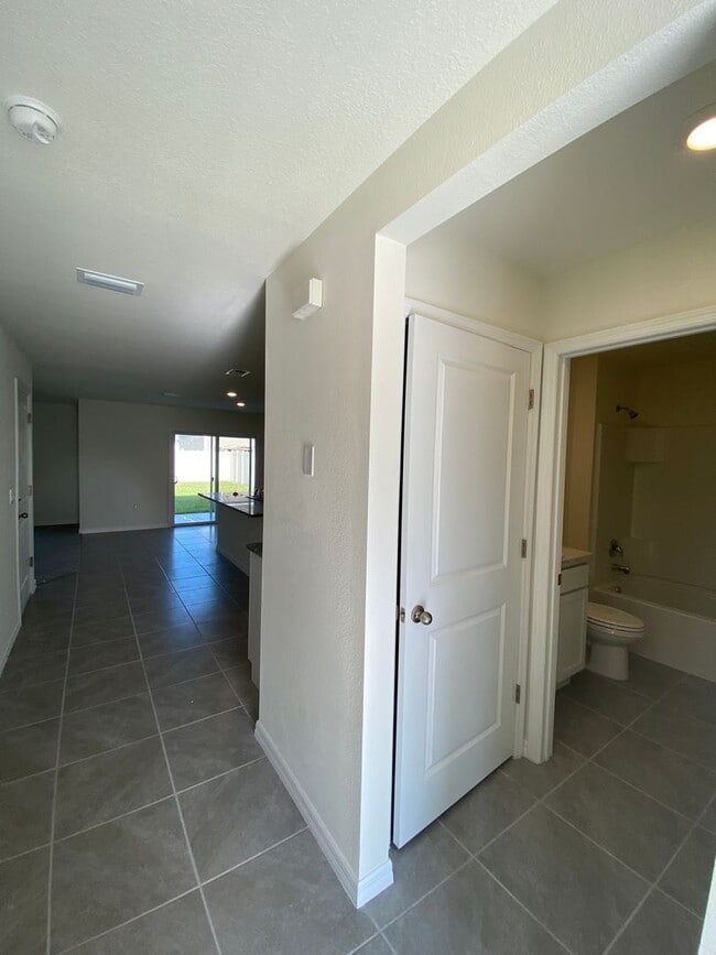 Building Photo - Avalon Woods 4/3/2 ***WON'T LAST***