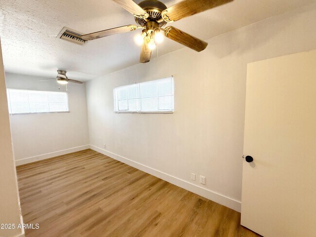 Building Photo - 2817 N 30th Pl