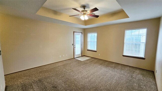 Building Photo - 420 E Plantation Terrace