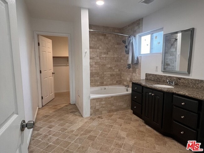 Building Photo - 2317 S Harcourt Ave