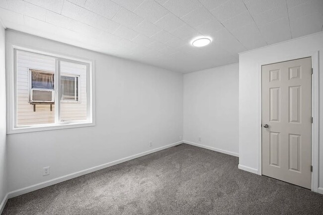 Building Photo - 308 E 7th Ave