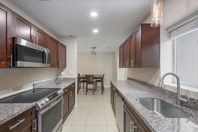 Building Photo - 1137 NE 1st Ave.