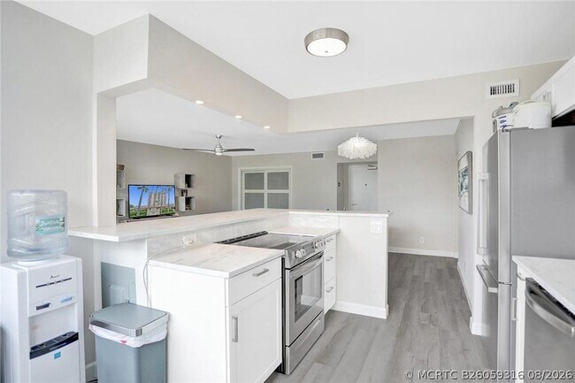 Building Photo - 5200 N Ocean Blvd