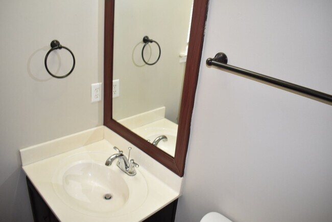 Building Photo - 3 Bed/2 Bath Home in East Nashville, Pet F...