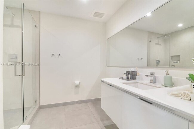 Building Photo - 777 N Ocean Dr