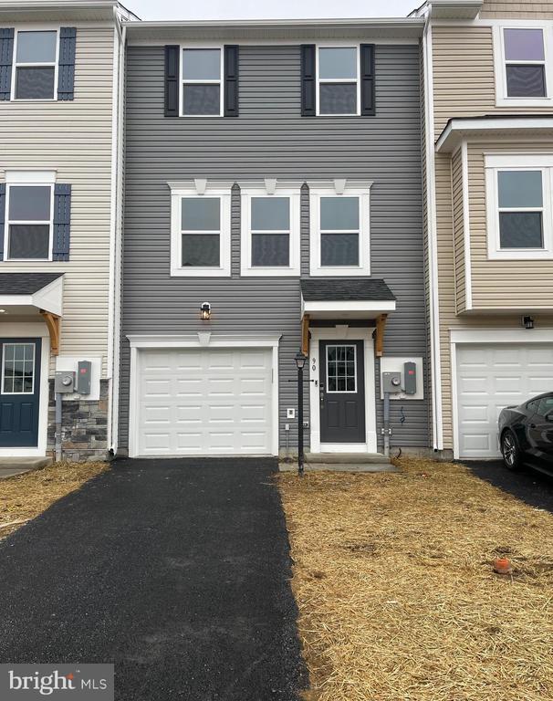 Building Photo - 90 Trotting Rd