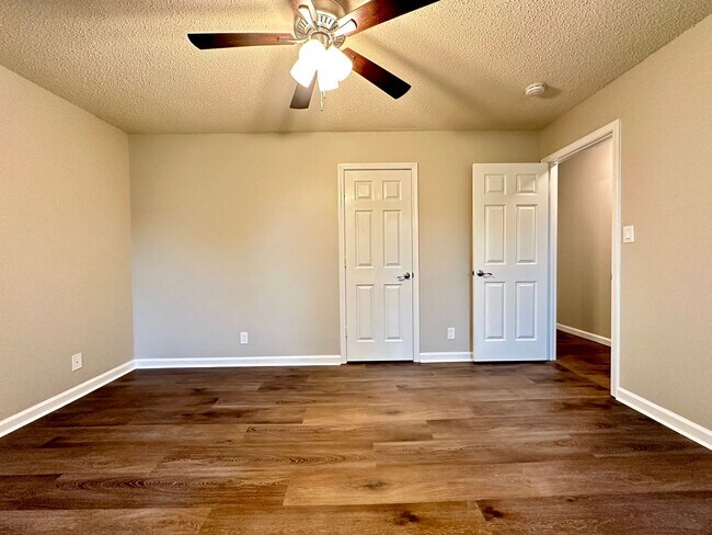 Building Photo - Stunning Single-Family Home with Plenty of...