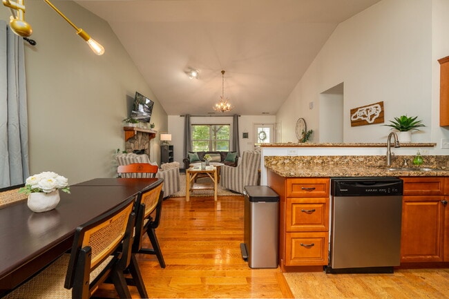 Building Photo - Mountain Lux Home - Centrally Located in Brevard! Furnished Mid- Term Rental Available from Novem...