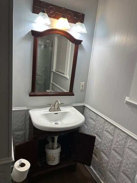 Building Photo - 1118 Santa Anna