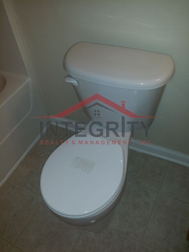 Building Photo - 2 bed/2 bath townhome in Timothy Landing