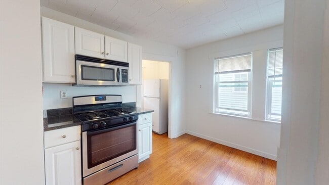 Building Photo - 52 Linwood St