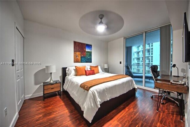 Building Photo - 170 SE 14th St