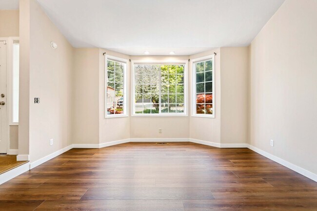 Building Photo - Beautiful Renovated Four Bedroom House for...