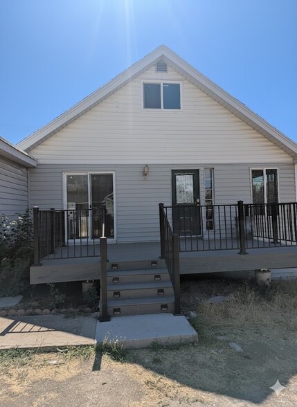Front Porch - 960 E 2680 N