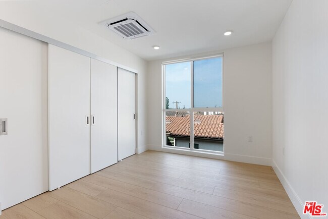 Building Photo - 8561 Belmont St