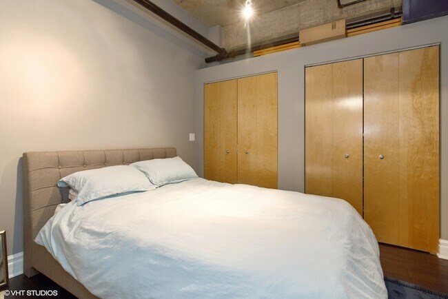 Building Photo - 6 S Laflin St