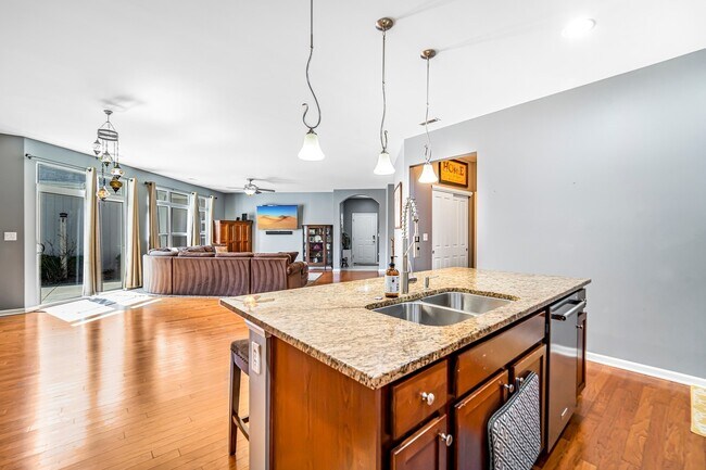 Building Photo - 16519 S Fox Run Cir