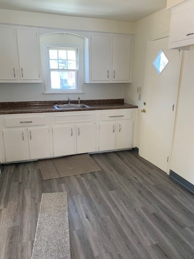 Building Photo - YOUNGSTOWN SOUTH 2-3 BED HOME