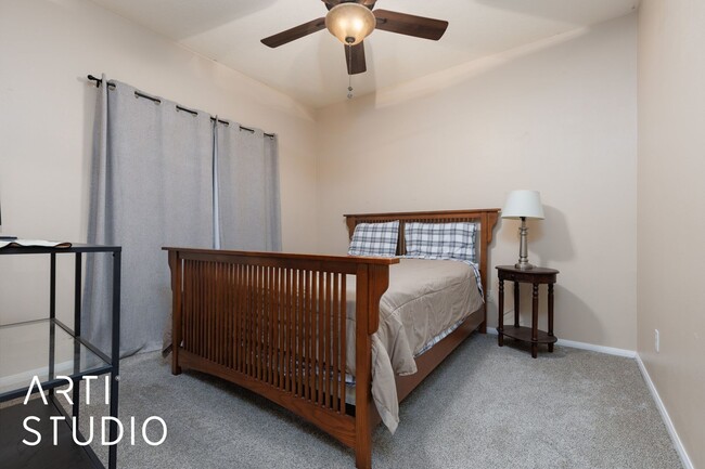Building Photo - Furnished 3 Bedroom, 2 Bathroom Condo at T...
