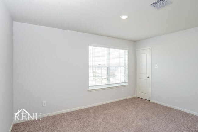 Building Photo - 10406 Sweetwater Creek Dr