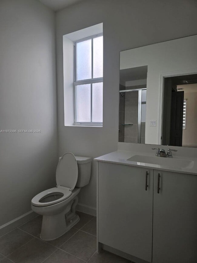 Building Photo - 2741 SE 24th Ct