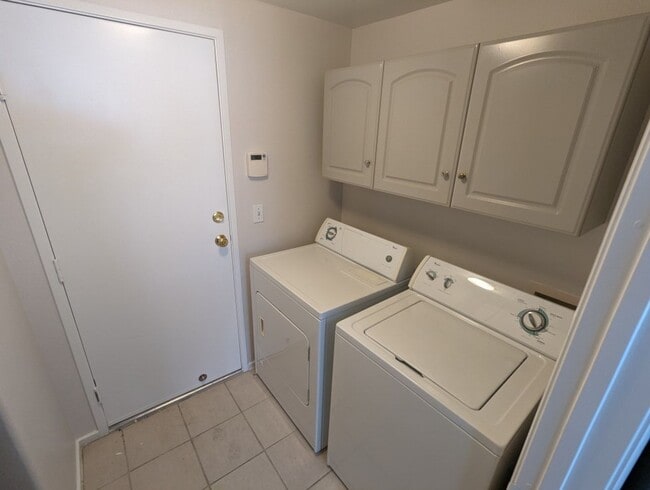 Building Photo - 9901 Trailwood Dr